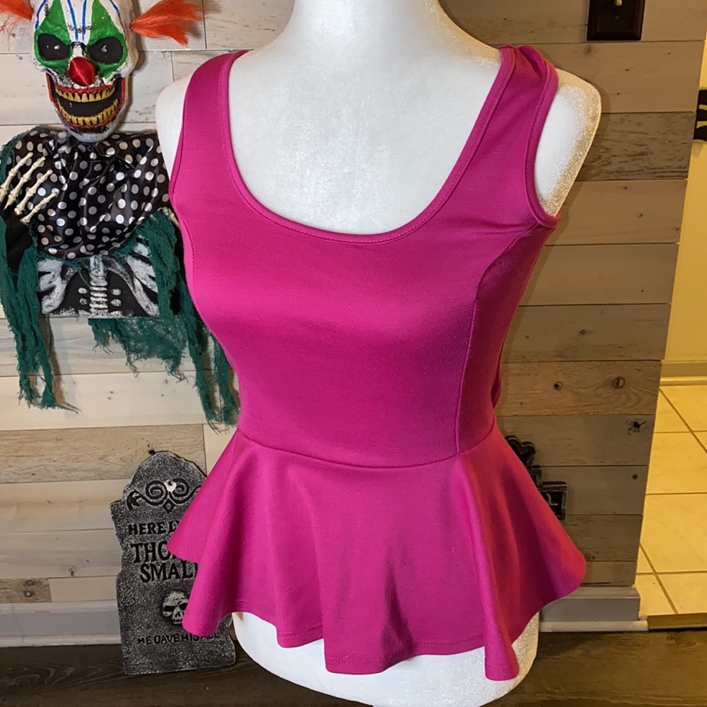 Pink open back top💕 - Picture 2 of 7